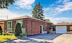 32 BRIMORTON DRIVE Toronto, ON M1P 3Y9