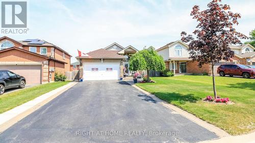 Large Driveway - 36 Benjamin Lane, Barrie, ON - Outdoor With Facade