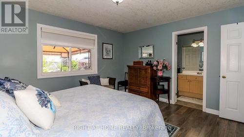 Lots of room for dressers - 36 Benjamin Lane, Barrie, ON - Indoor Photo Showing Bedroom