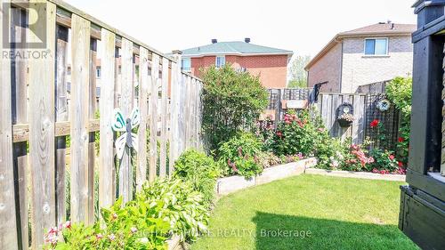 Fully fenced yard - 36 Benjamin Lane, Barrie, ON - Outdoor