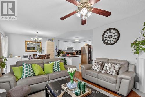 3 Player Drive, Barrie, ON - Indoor Photo Showing Living Room
