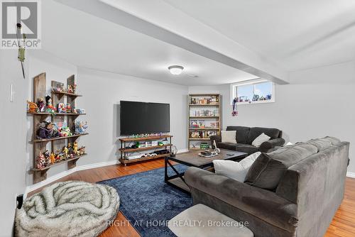 3 Player Drive, Barrie, ON - Indoor Photo Showing Living Room