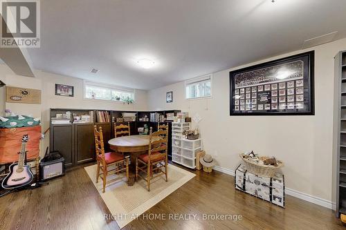 907 Fourth Street, Mississauga, ON - Indoor Photo Showing Dining Room