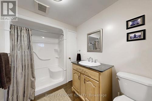 907 Fourth Street, Mississauga, ON - Indoor Photo Showing Bathroom