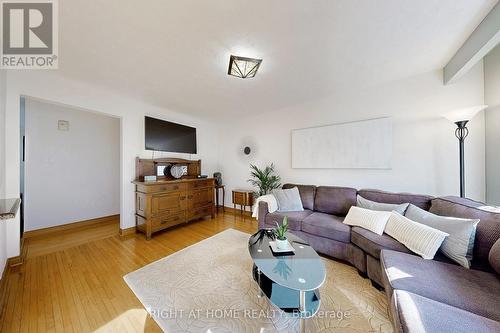 907 Fourth Street, Mississauga, ON - Indoor Photo Showing Living Room