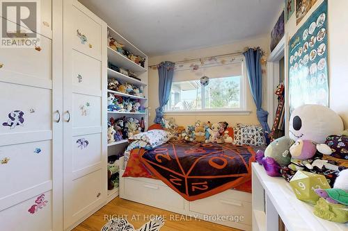 907 Fourth Street, Mississauga, ON - Indoor Photo Showing Bedroom