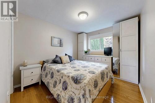 907 Fourth Street, Mississauga, ON - Indoor Photo Showing Bedroom