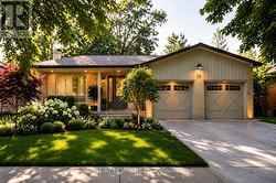 15 FOURSOME CRESCENT Toronto, ON M2P 1W1