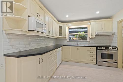 1147 Saturnia Crescent, Mississauga, ON - Indoor Photo Showing Kitchen