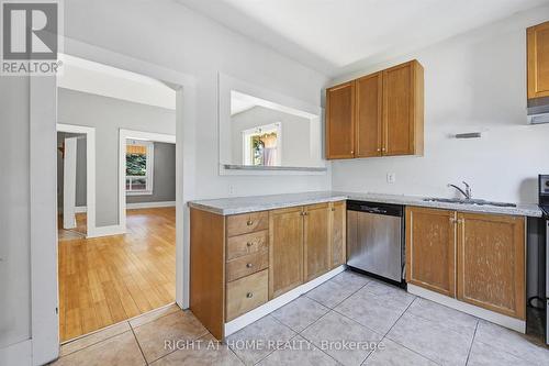 343 Cumberland Avenue, Hamilton, ON - Indoor Photo Showing Kitchen