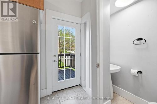 343 Cumberland Avenue, Hamilton, ON - Indoor Photo Showing Bathroom