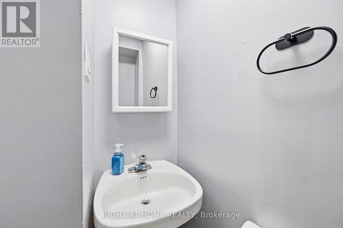 343 Cumberland Avenue, Hamilton, ON - Indoor Photo Showing Bathroom