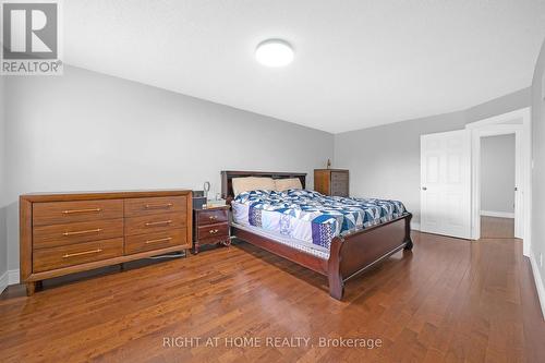 2573 Oshkin Court, Mississauga, ON - Indoor Photo Showing Bedroom