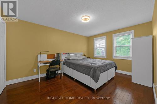 2573 Oshkin Court, Mississauga, ON - Indoor Photo Showing Bedroom
