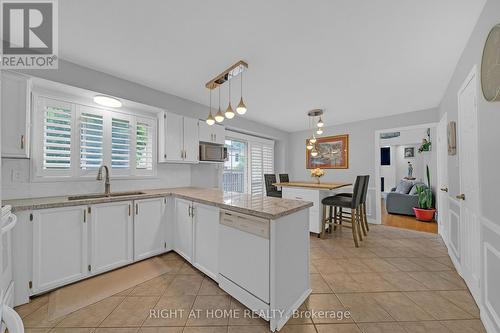 2573 Oshkin Court, Mississauga, ON - Indoor Photo Showing Kitchen With Double Sink