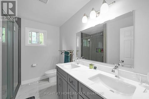 2573 Oshkin Court, Mississauga, ON - Indoor Photo Showing Bathroom