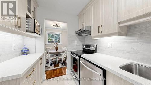 4 Harper Way, Markham, ON - Indoor Photo Showing Kitchen With Upgraded Kitchen