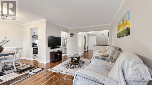 4 Harper Way, Markham, ON - Indoor Photo Showing Living Room