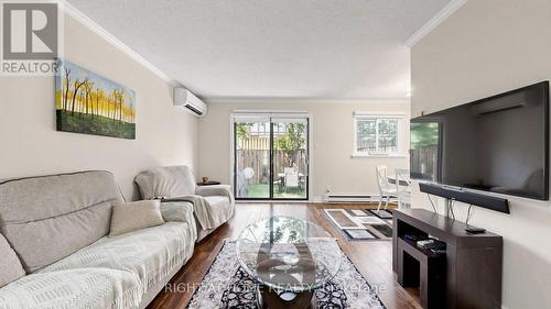 4 Harper Way, Markham, ON - Indoor Photo Showing Living Room