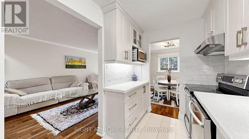 4 Harper Way, Markham, ON - Indoor Photo Showing Kitchen With Upgraded Kitchen