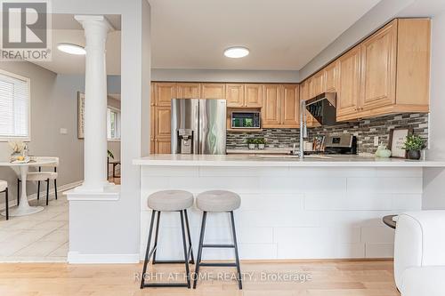 1133 Hickory Hollow Glen, Mississauga, ON - Indoor Photo Showing Kitchen
