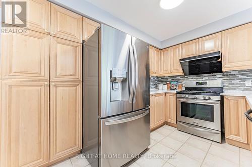 1133 Hickory Hollow Glen, Mississauga, ON - Indoor Photo Showing Kitchen