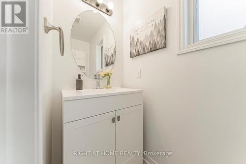 1133 Hickory Hollow Glen, Mississauga, ON - Indoor Photo Showing Bathroom