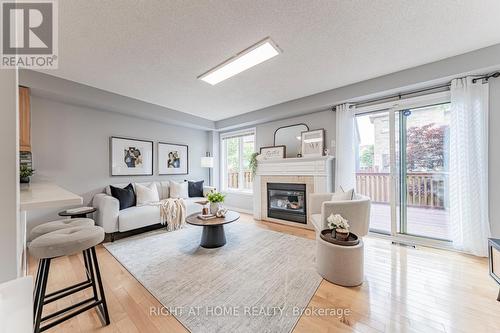 1133 Hickory Hollow Glen, Mississauga, ON - Indoor Photo Showing Living Room With Fireplace