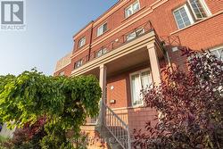 3 HERZBERG GARDENS Toronto, ON M3J 3P5