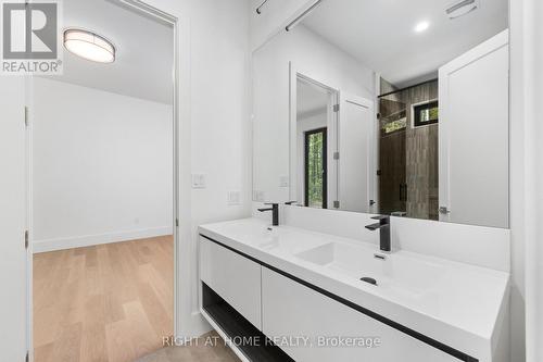 1318 Tiny Beaches Rd S Road, Tiny, ON - Indoor Photo Showing Bathroom