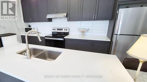 12 - 142 Foamflower Place, Waterloo, ON - Indoor Photo Showing Kitchen With Double Sink With Upgraded Kitchen