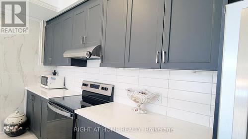12 - 142 Foamflower Place, Waterloo, ON - Indoor Photo Showing Kitchen With Upgraded Kitchen