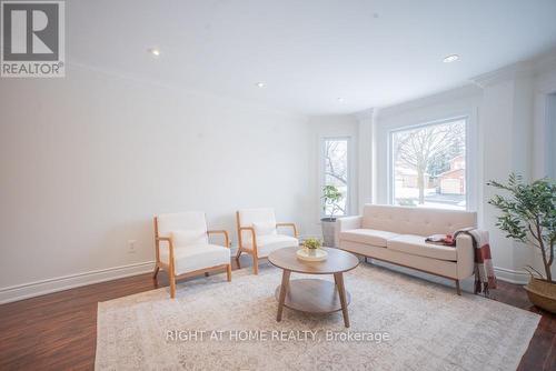 2088 Perran Drive, Mississauga, ON - Indoor Photo Showing Living Room