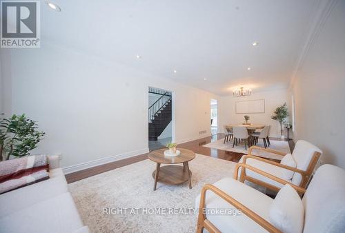 2088 Perran Drive, Mississauga, ON - Indoor Photo Showing Living Room