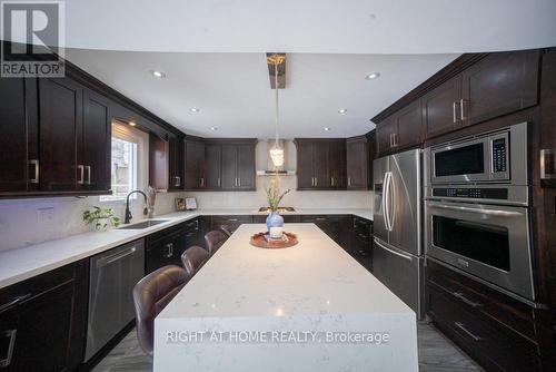 2088 Perran Drive, Mississauga, ON - Indoor Photo Showing Kitchen With Stainless Steel Kitchen With Upgraded Kitchen