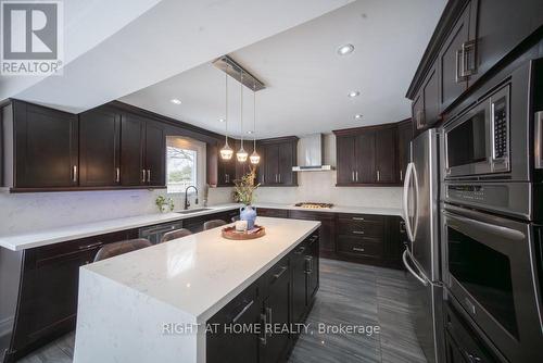 2088 Perran Drive, Mississauga, ON - Indoor Photo Showing Kitchen With Stainless Steel Kitchen With Upgraded Kitchen