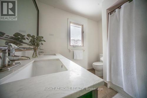 2088 Perran Drive, Mississauga, ON - Indoor Photo Showing Bathroom