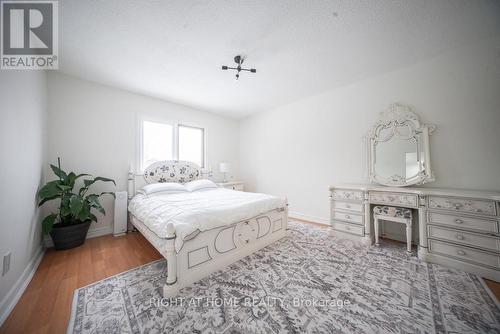 2088 Perran Drive, Mississauga, ON - Indoor Photo Showing Bedroom