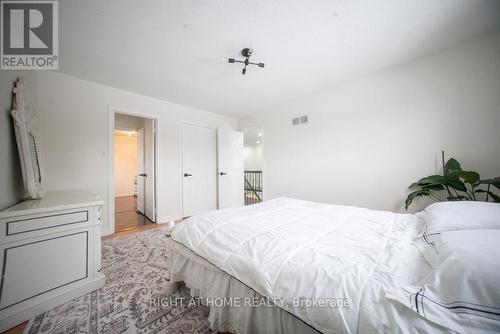 2088 Perran Drive, Mississauga, ON - Indoor Photo Showing Bedroom