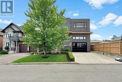 2931 LANSDOWNE AVENUE Toronto, ON M6B 3X3