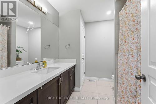 212 Chartwell Circle, Hamilton, ON - Indoor Photo Showing Bathroom