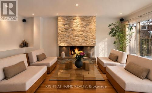 54 LONDON ROAD  Newmarket, ON L3Y 6A2