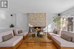 54 LONDON ROAD Newmarket, ON L3Y 6A2