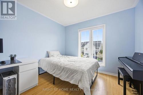 1064 Pepperidge Cross, Mississauga, ON - Indoor Photo Showing Bedroom