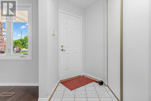 208 Kingsbridge Garden Circle, Mississauga, ON - Indoor Photo Showing Other Room