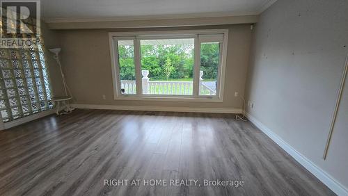 20 MAY AVENUE , Richmond Hill, Ontario L4C 3S6 4