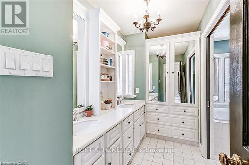 3021 Lakeshore Road, Burlington, ON - Indoor Photo Showing Bathroom