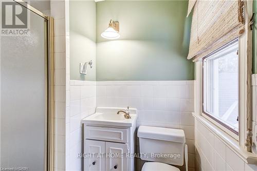 3021 Lakeshore Road, Burlington, ON - Indoor Photo Showing Bathroom