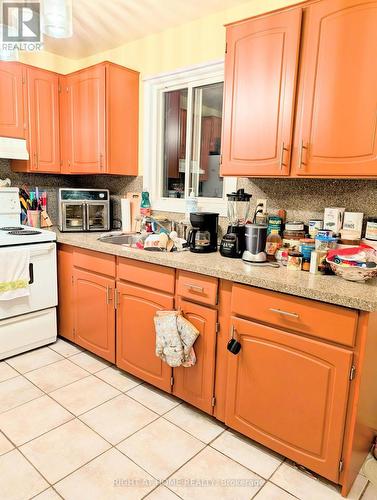4278 Sawmill Valley Drive, Mississauga, ON - Indoor Photo Showing Kitchen With Double Sink