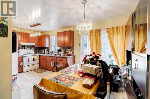 4278 Sawmill Valley Drive, Mississauga, ON - Indoor Photo Showing Kitchen